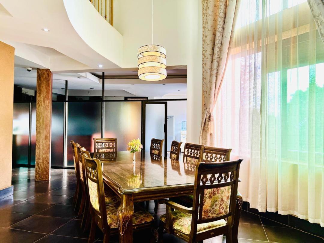 Victoria View Boutique Hotels Kigo เอนเทบเบ้ ภายนอก รูปภาพ